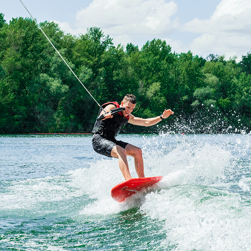 التزلج على الماء بالمظلات